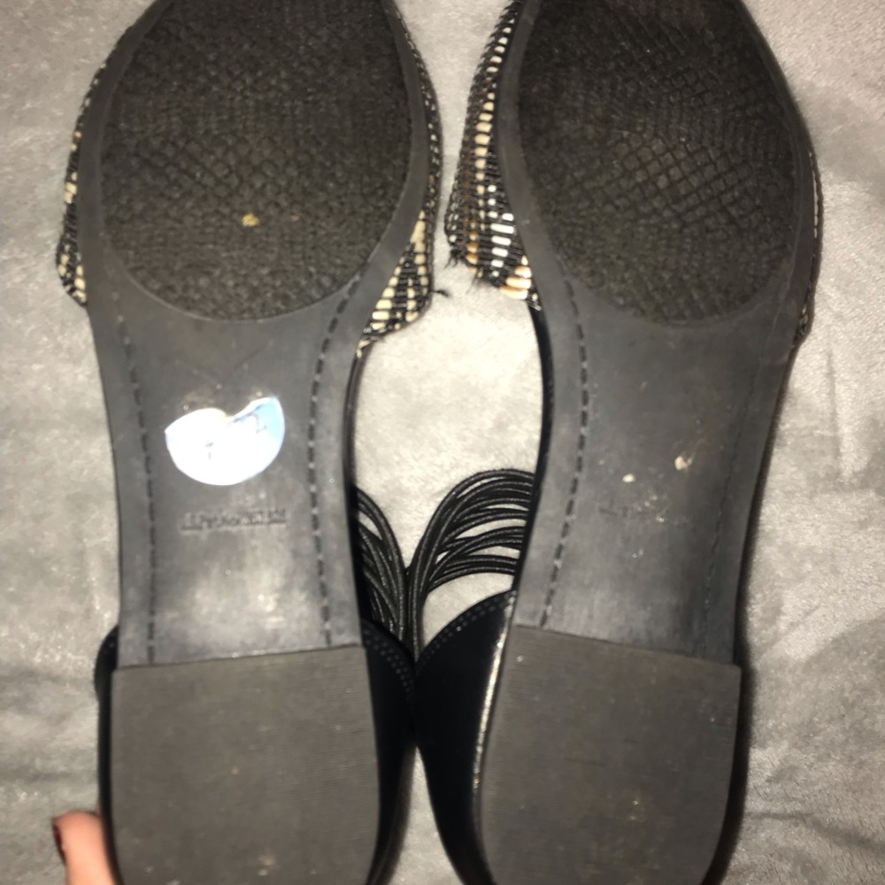 Aztec pattern flats - Picture 4 of 5